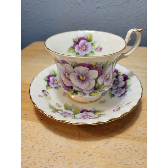Vintage Golden Crown E&R  Teacup &Saucer Remembrance Series "Devotion" - Picture 8 of 10